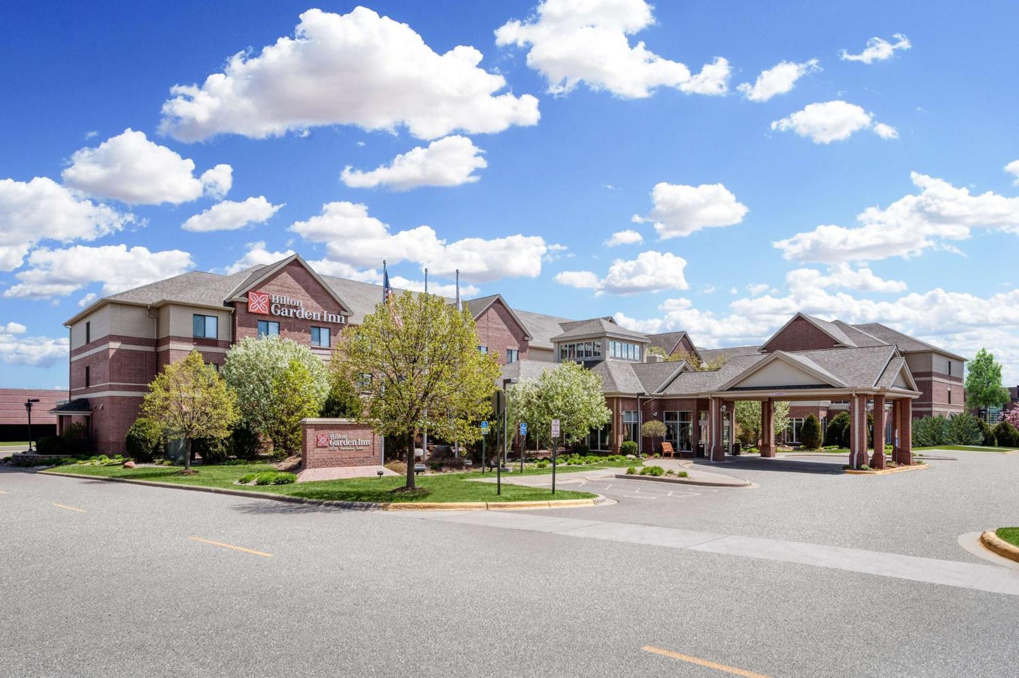 Hilton Garden Inn Minneapolis Maple Grove Exterior foto